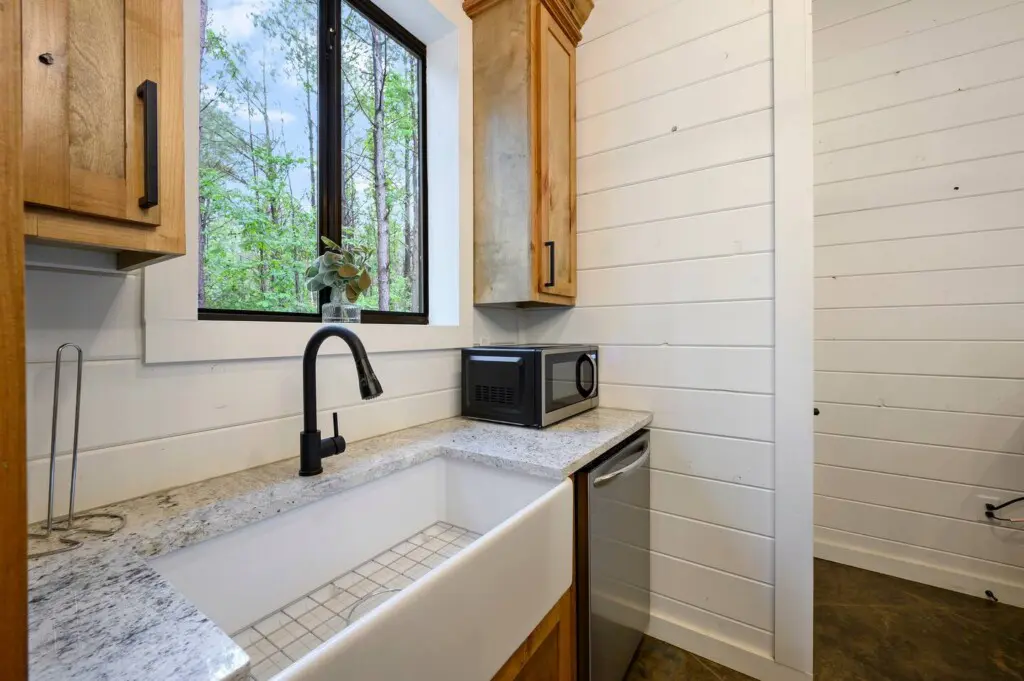 1121bc84 c338 4945 8d9d a9aff9ae7ea5