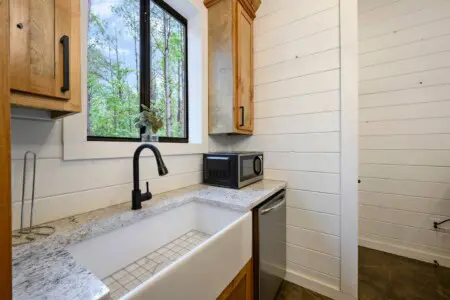 1121bc84 c338 4945 8d9d a9aff9ae7ea5