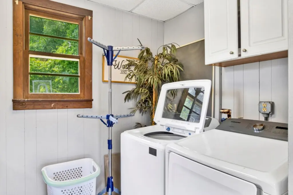 4e7de145 3c1c 4090 8136 fde6f1222180