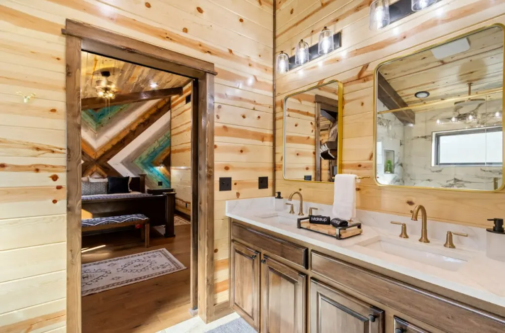 5a20d2b9 0640 4e9d 8df5 06948a2e5864