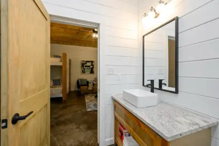 c3b36e1f f519 4c9e aa05 2c2ad43d92dc