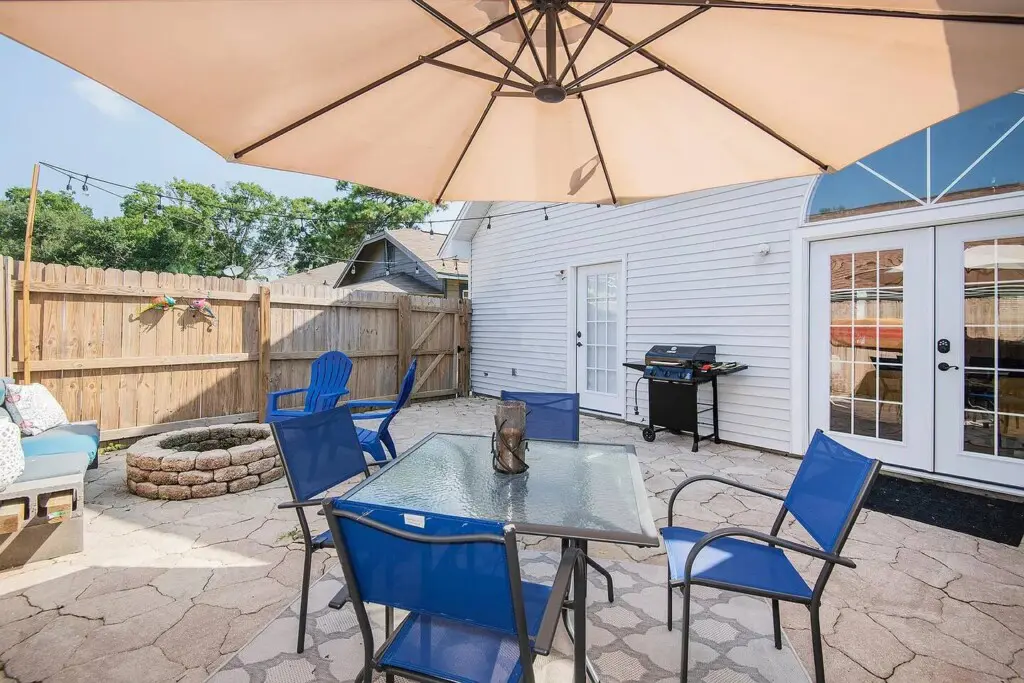 d9f38e2d 94d6 4126 8481 7a759ca6c6e2