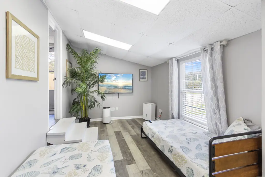 f6eb3daf 1380 48f2 b7e5 97731c3ec243